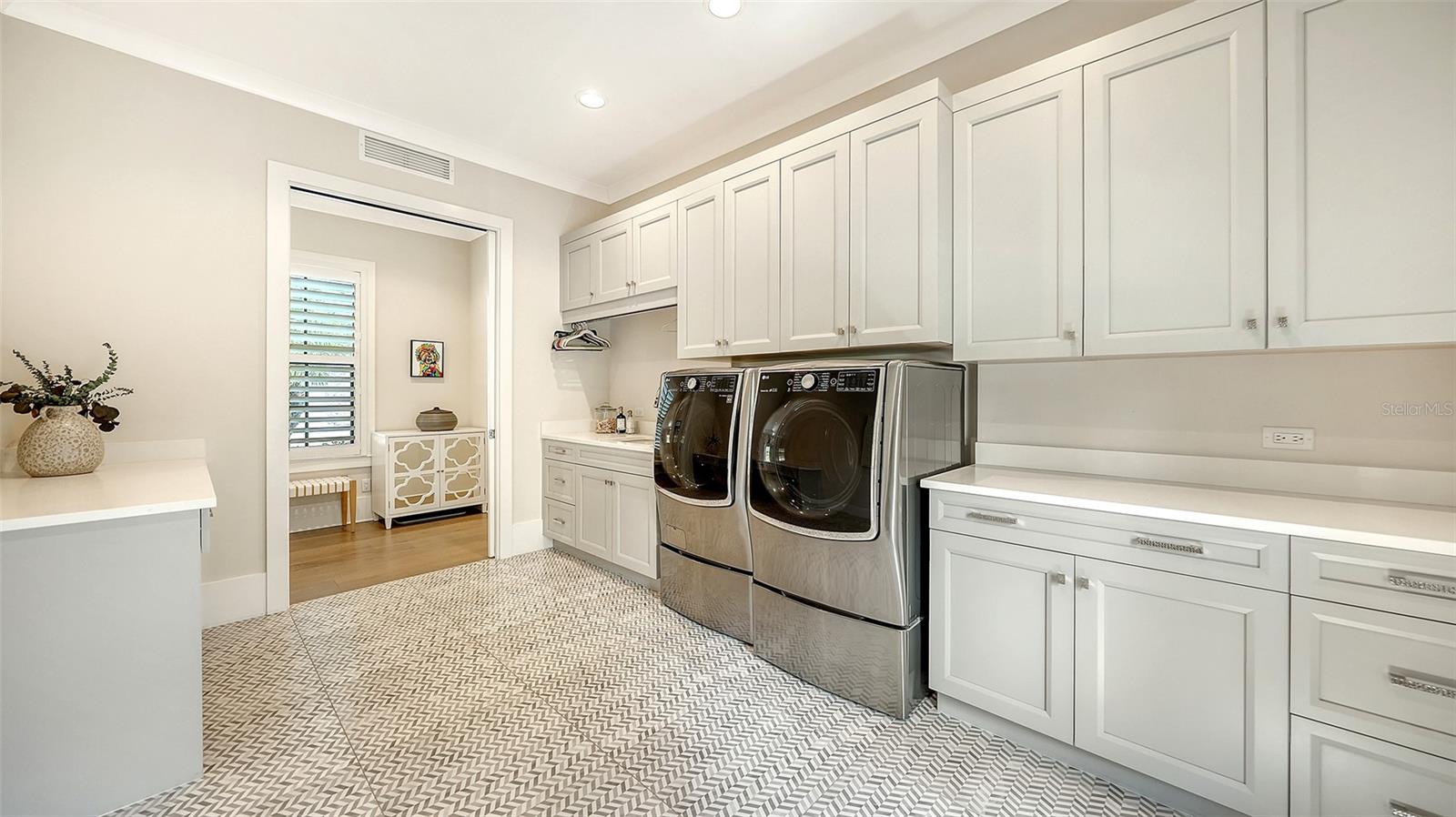 A4701403 Property Photo