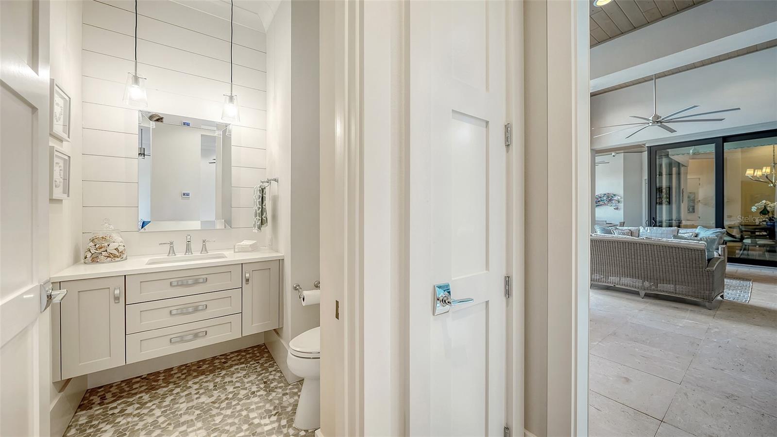 A4701403 Property Photo