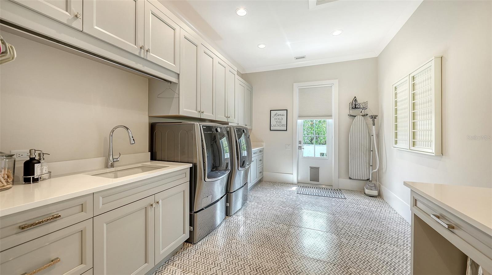 A4701403 Property Photo