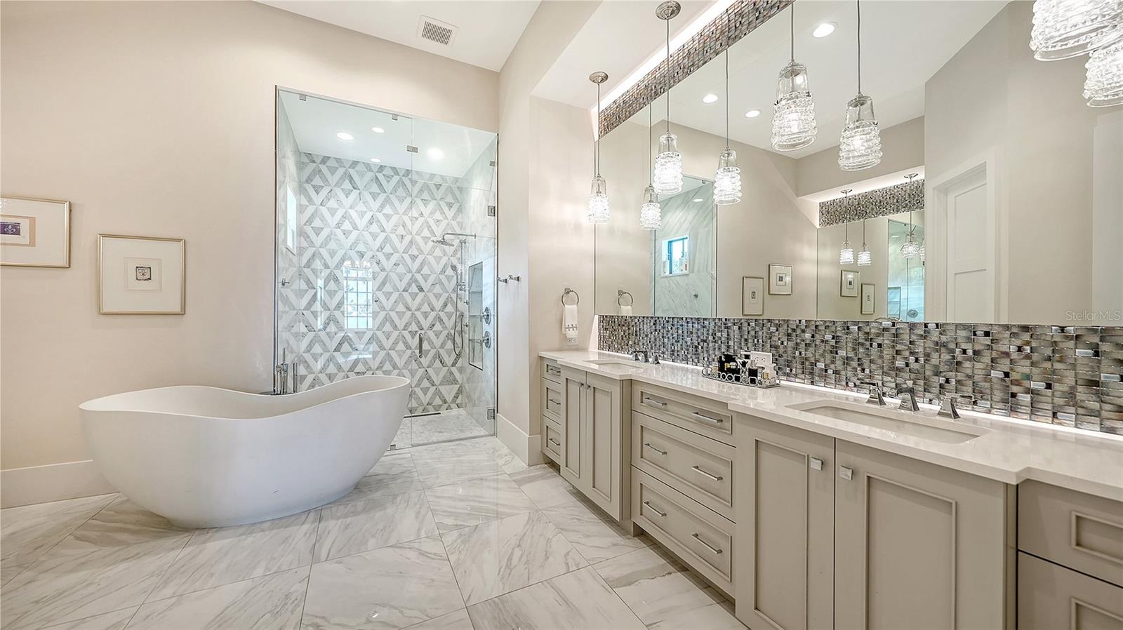 A4701403 Property Photo