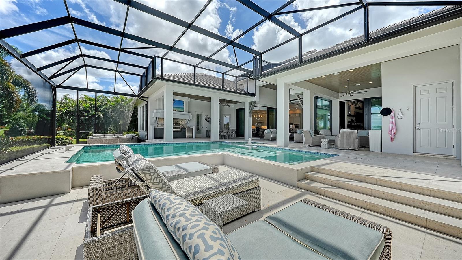 A4701403 Property Photo
