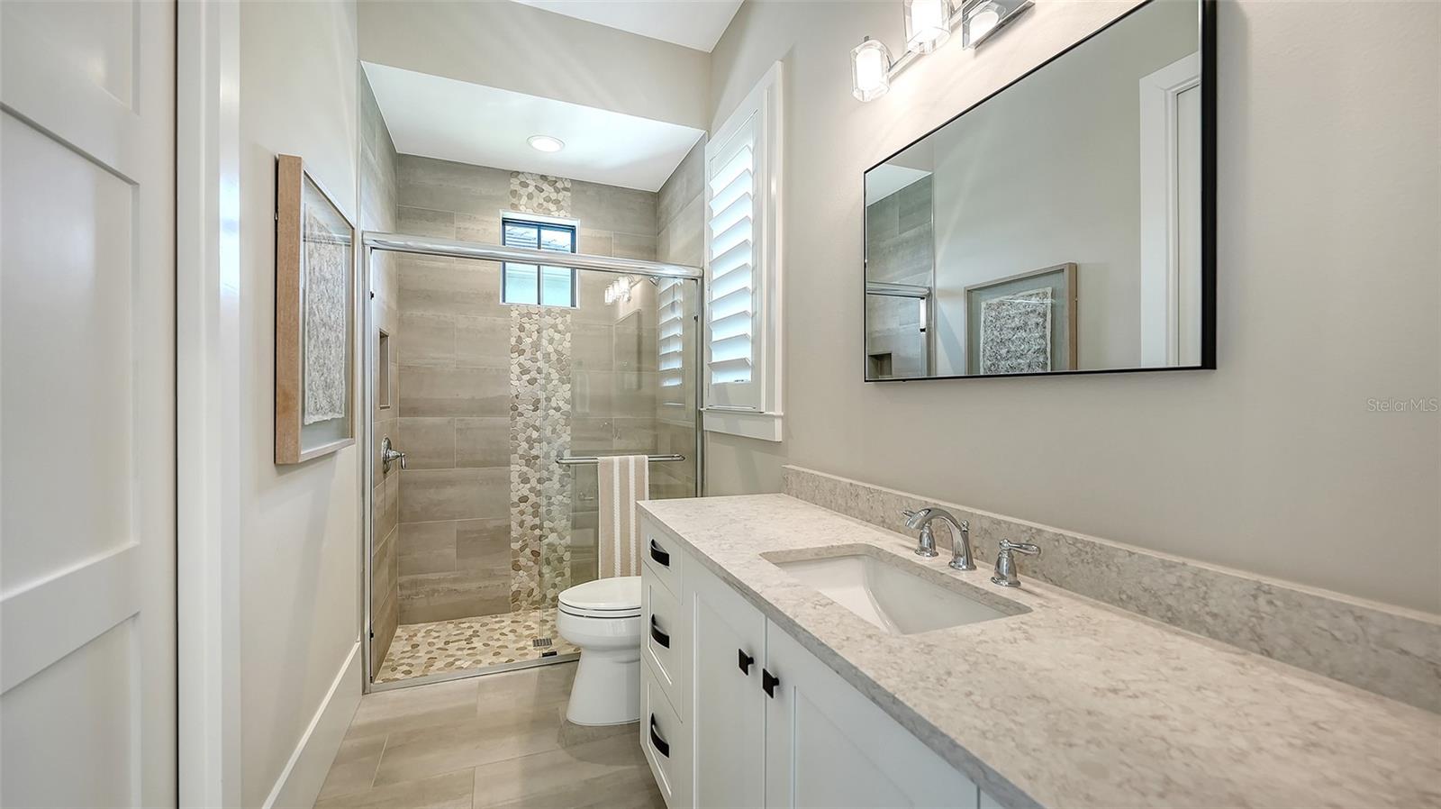 A4701403 Property Photo