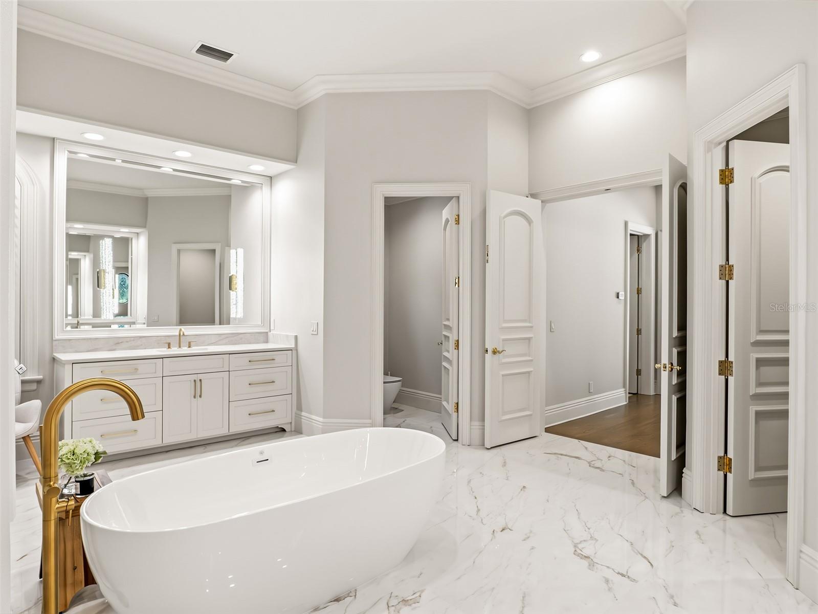 O6429164 Property Photo
