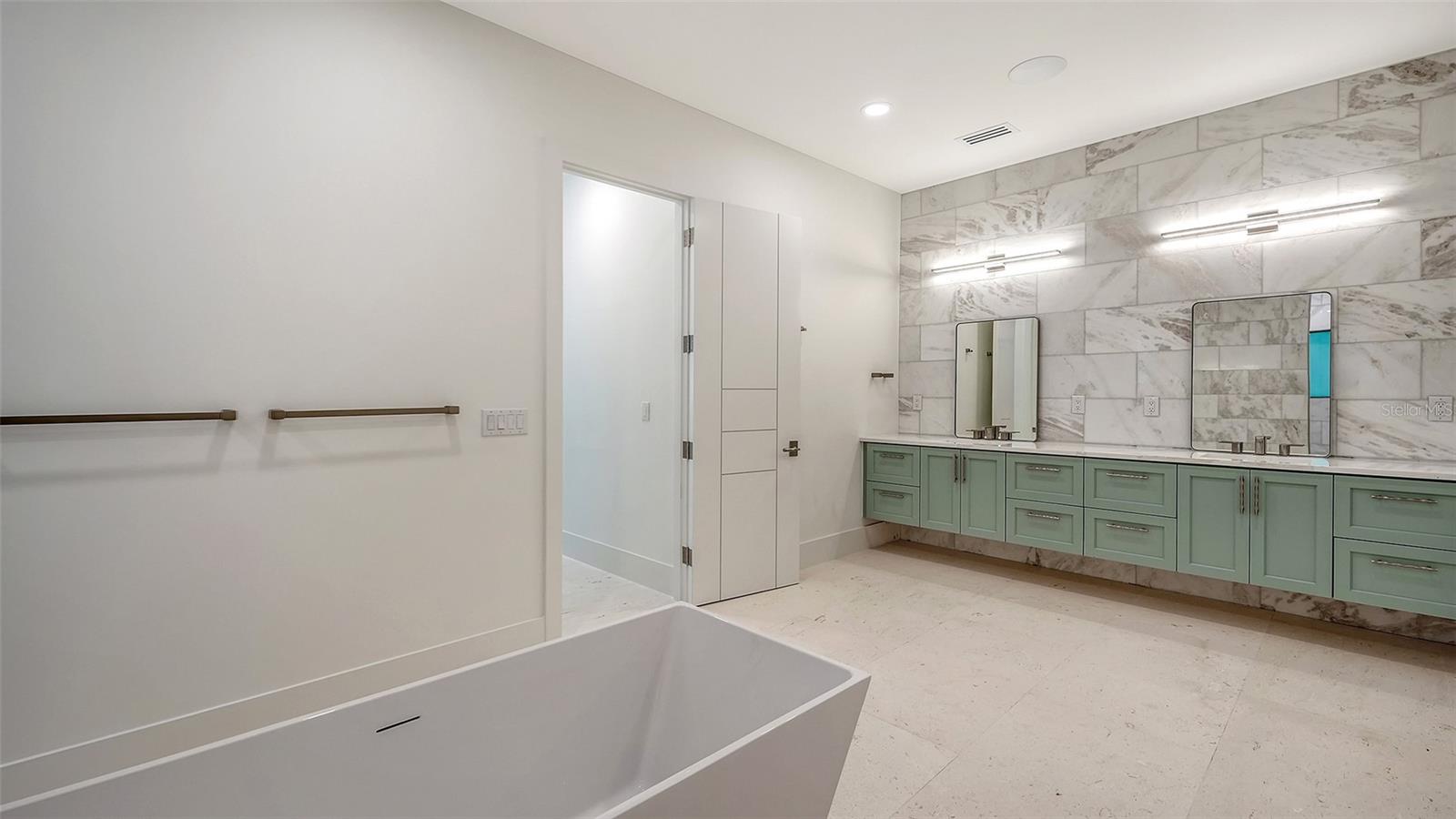 A4701487 Property Photo