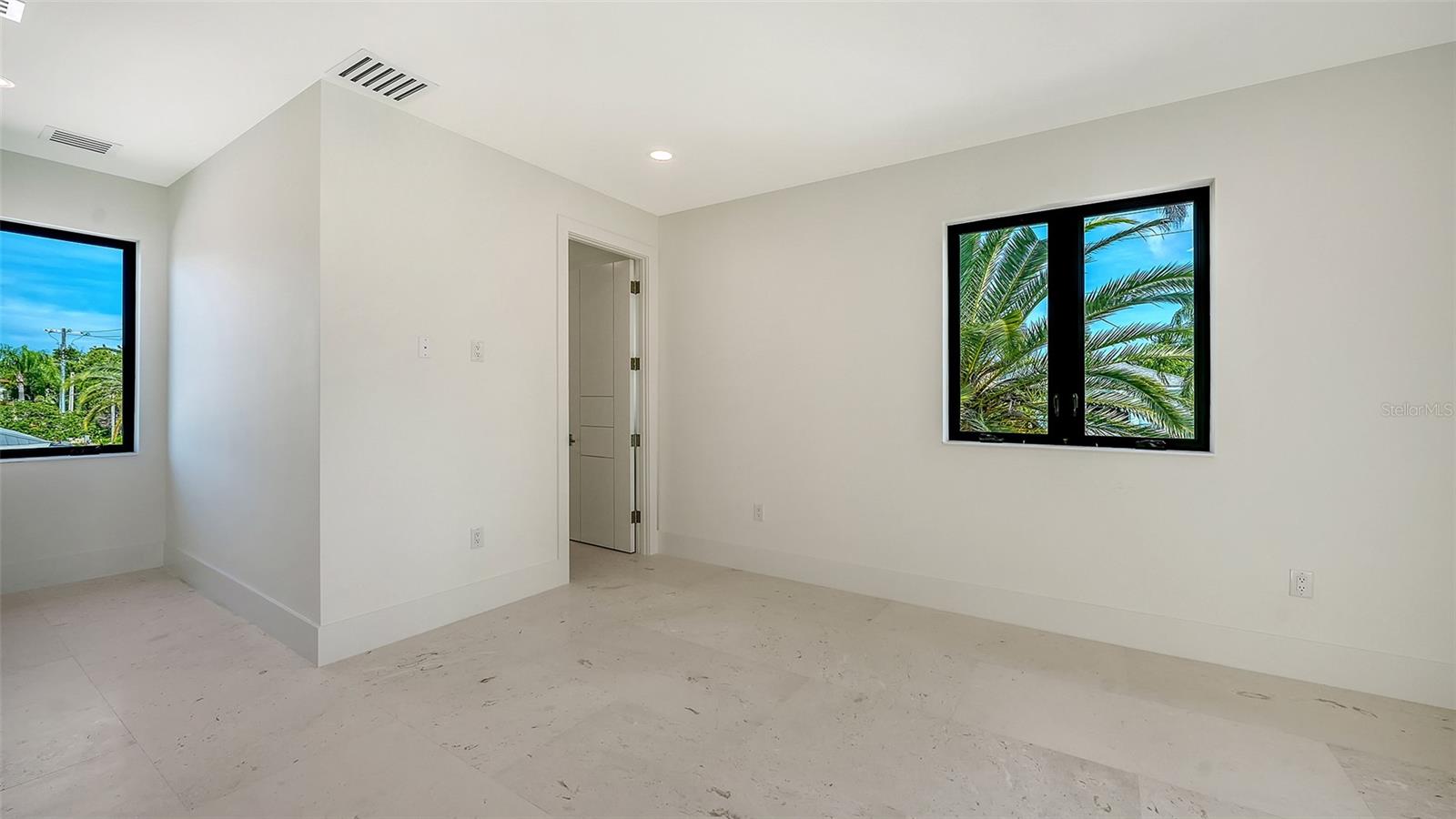 A4701487 Property Photo