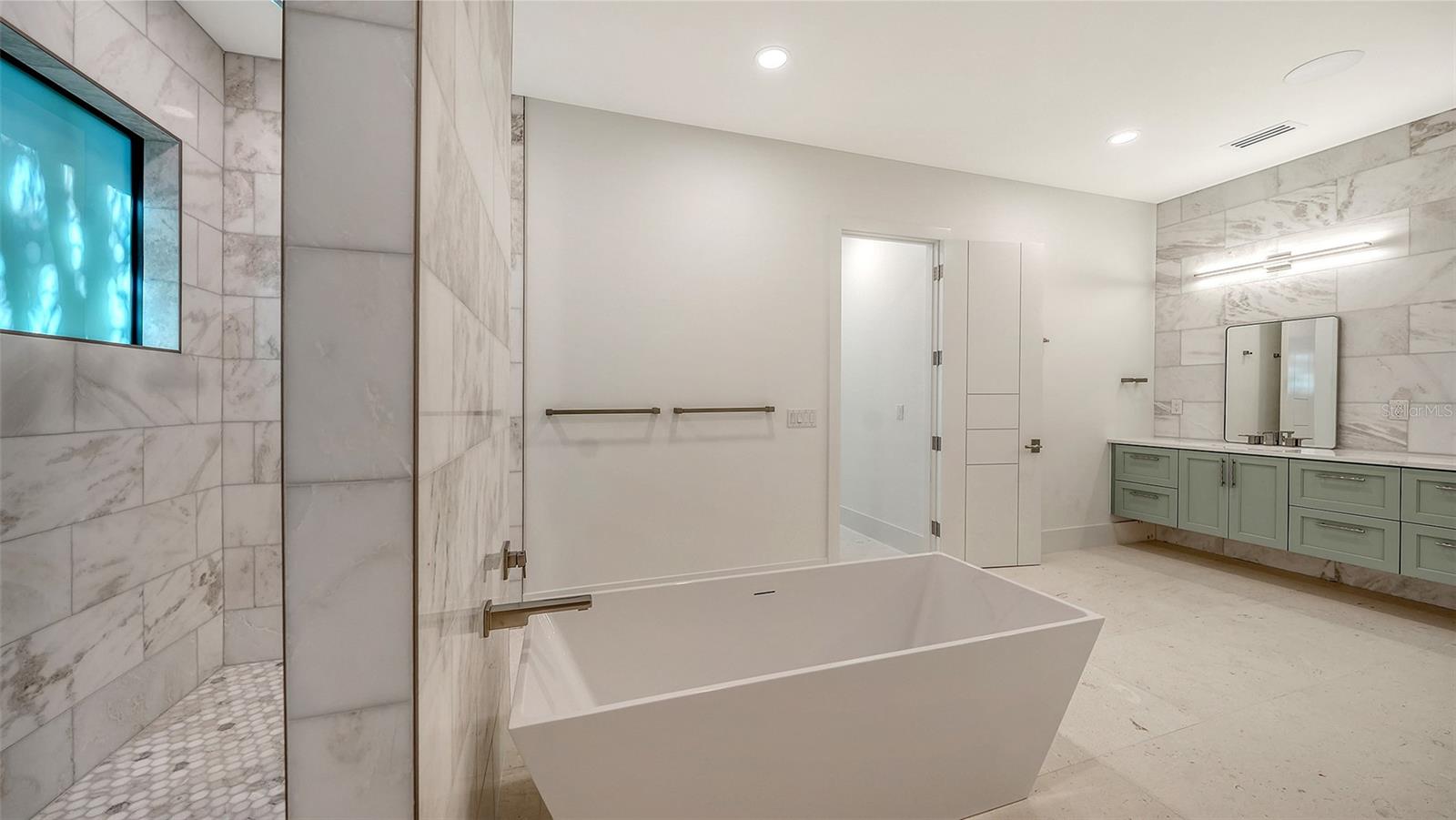 A4701487 Property Photo