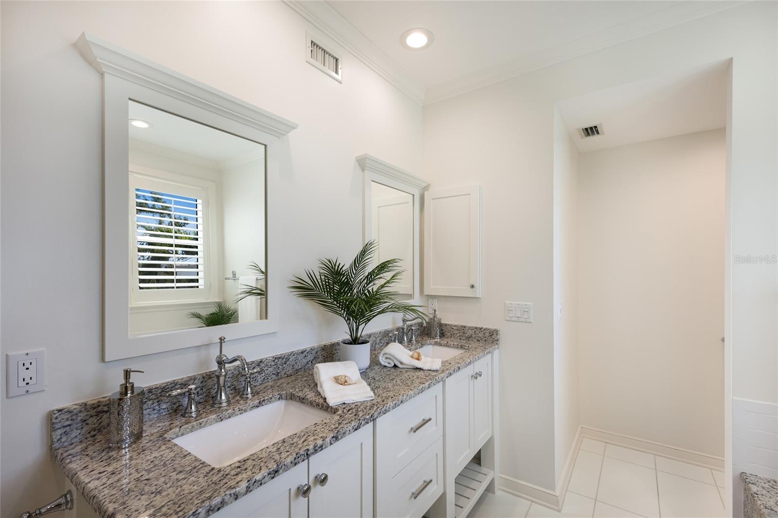 D6148254 Property Photo