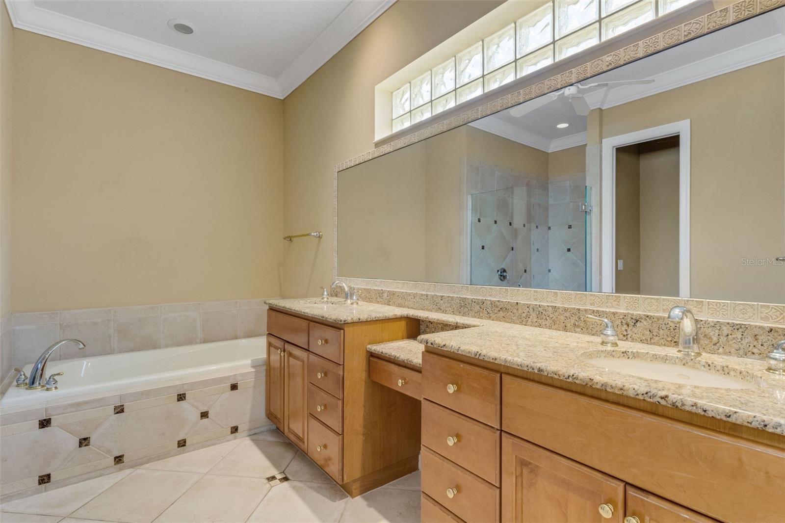 A4701662 Property Photo
