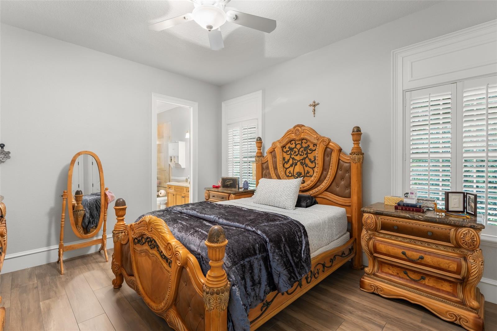 O6430931 Property Photo