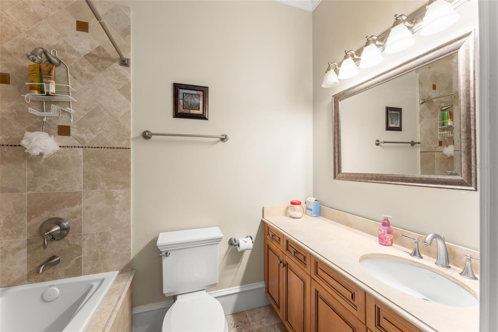 O6430931 Property Photo