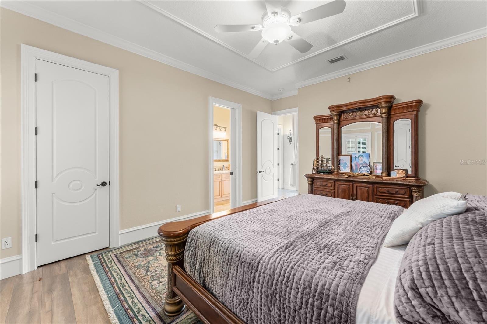 O6430931 Property Photo