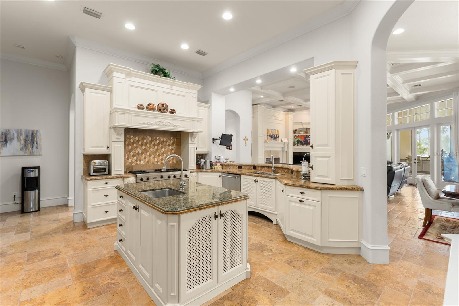 O6430931 Property Photo