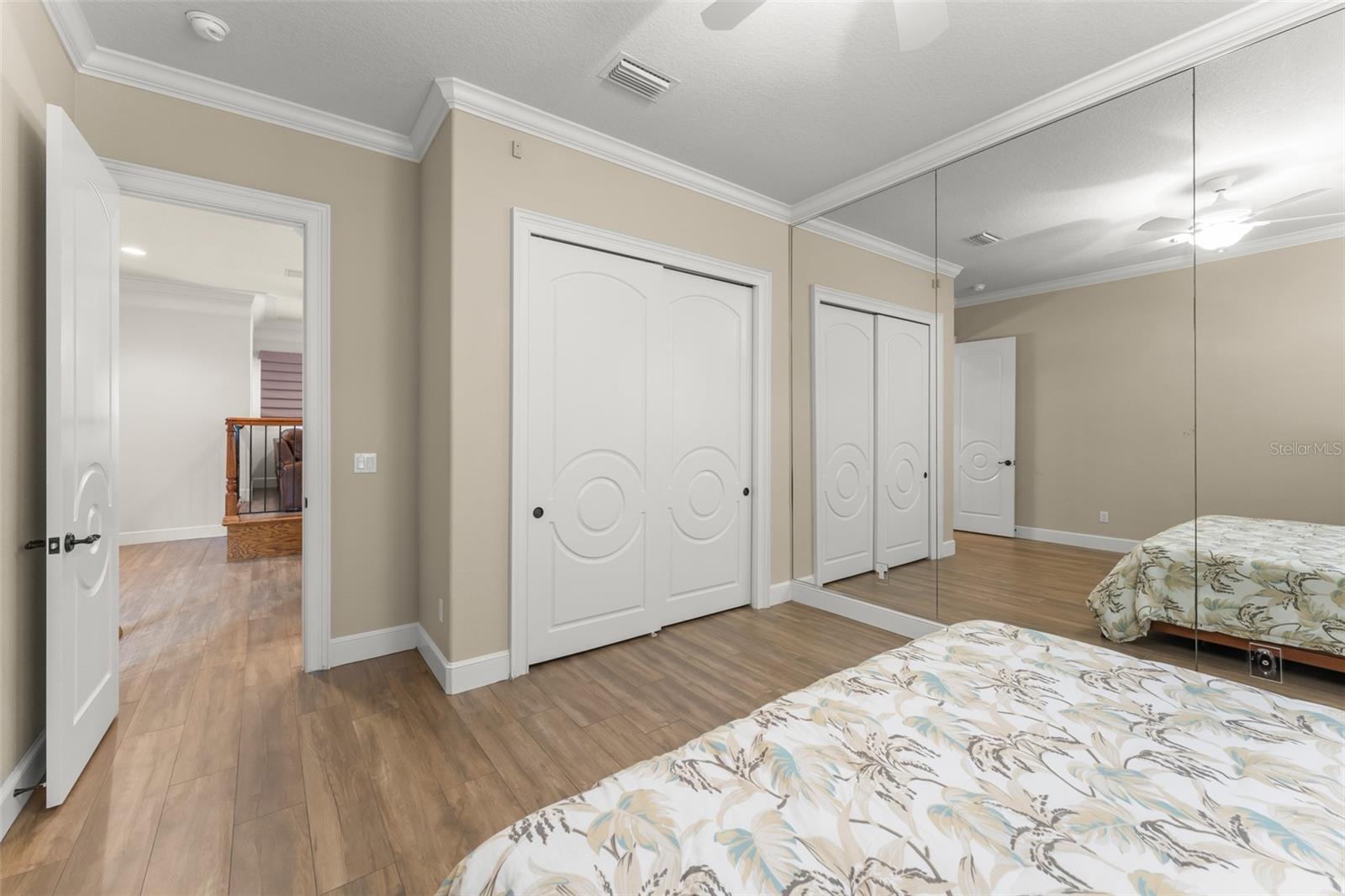 O6430931 Property Photo