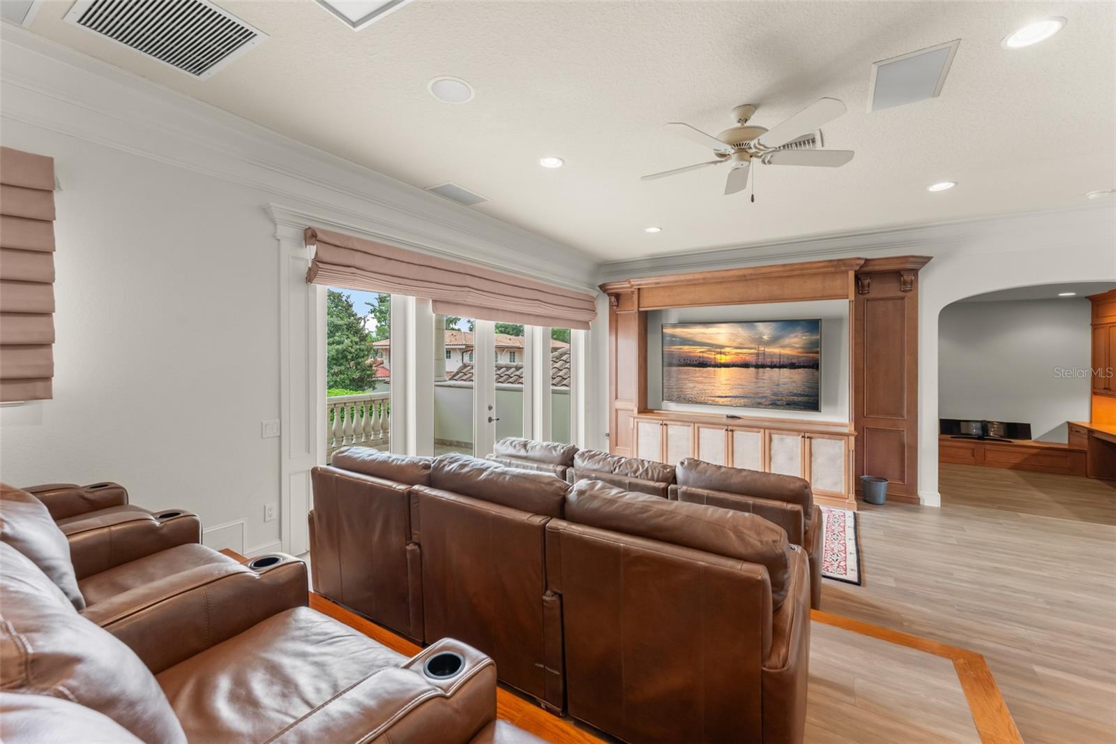 O6430931 Property Photo