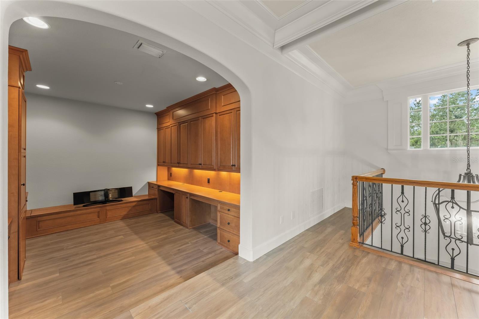 O6430931 Property Photo