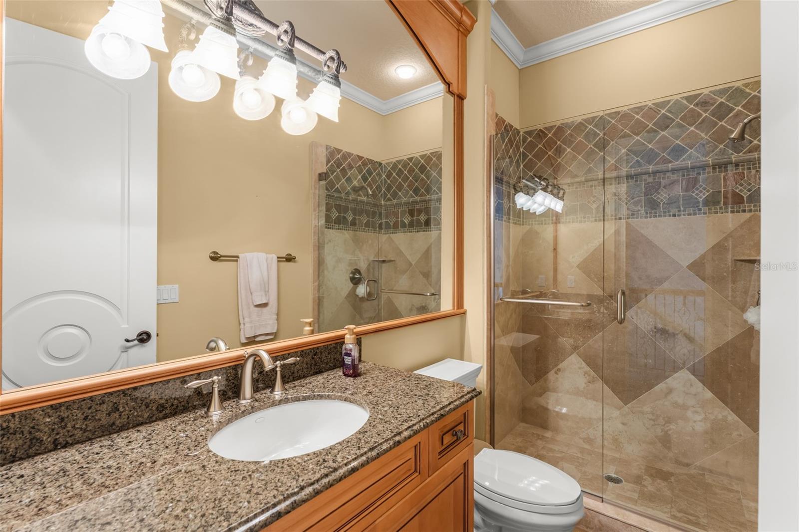 O6430931 Property Photo