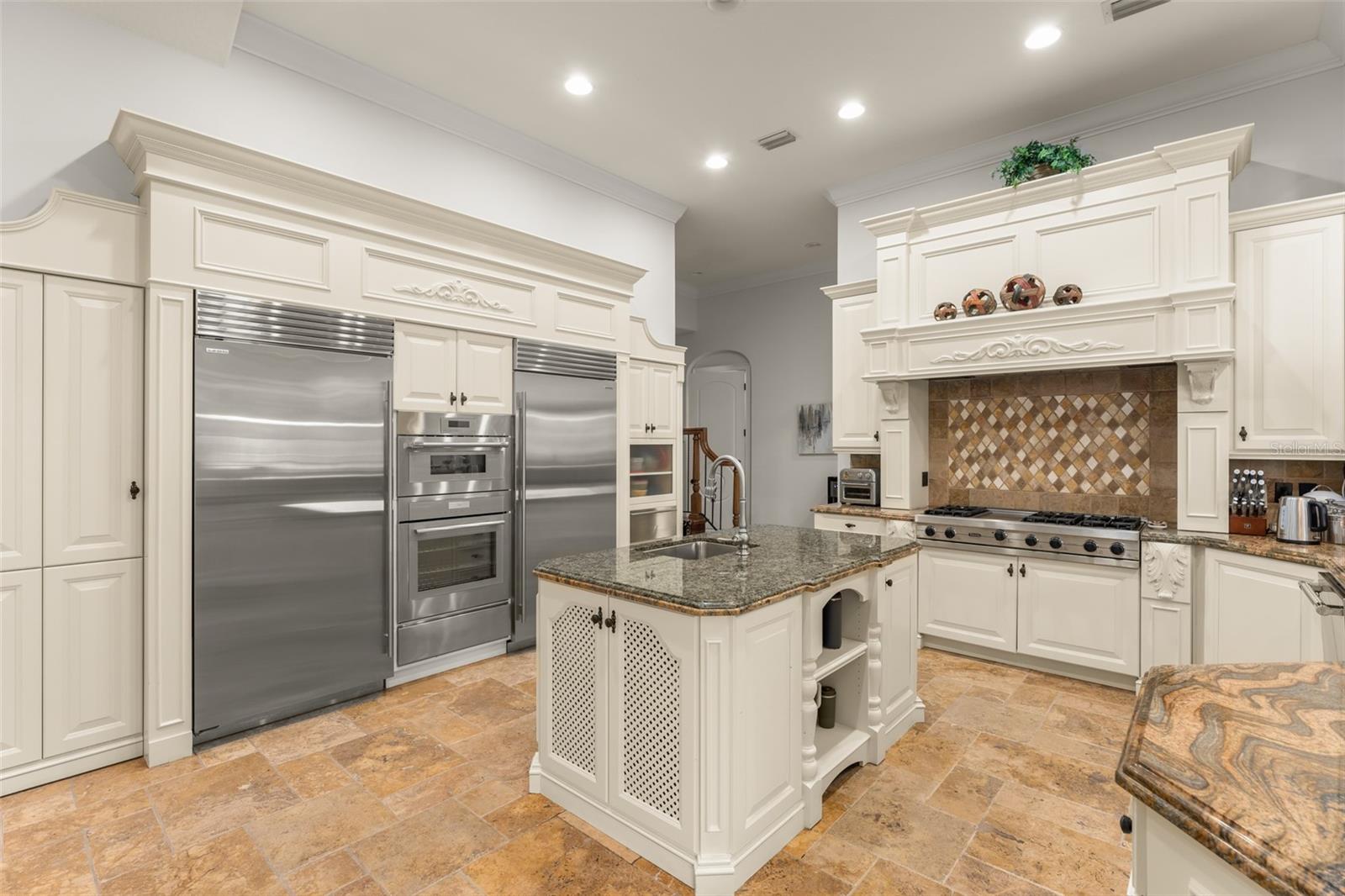 O6430931 Property Photo