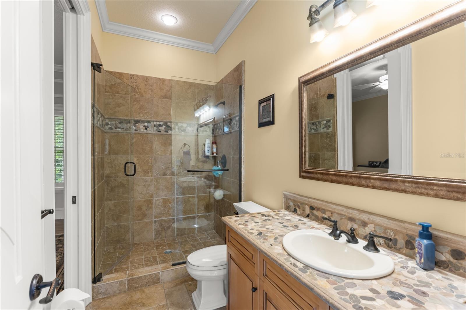 O6430931 Property Photo