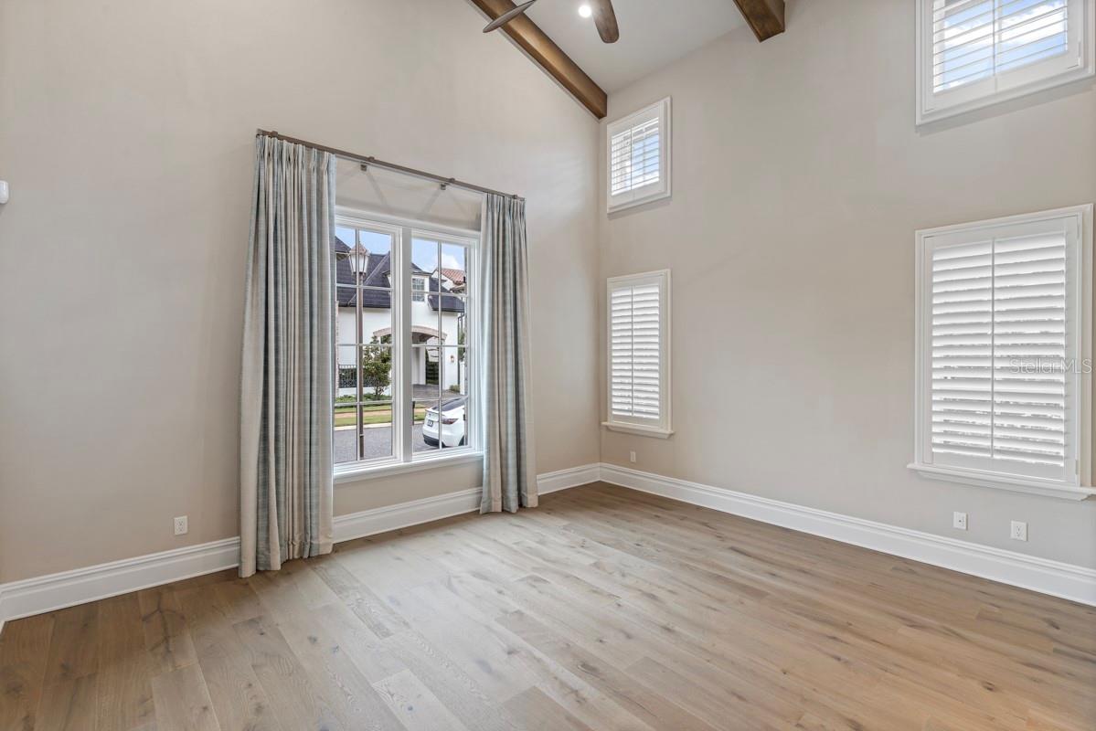 O6431116 Property Photo