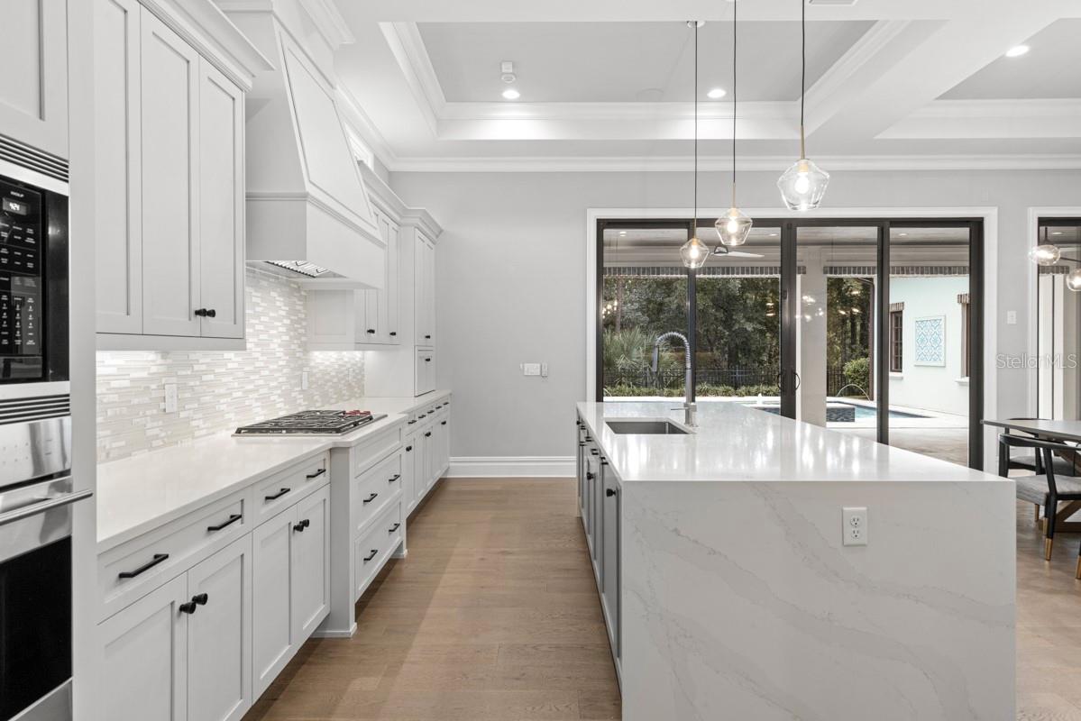 O6431116 Property Photo