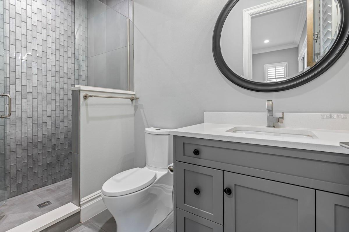 O6431116 Property Photo