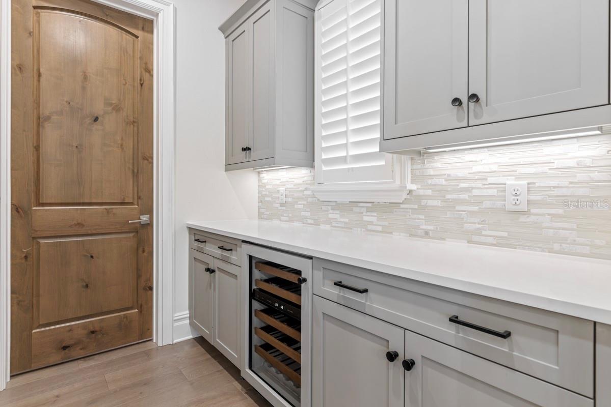 O6431116 Property Photo