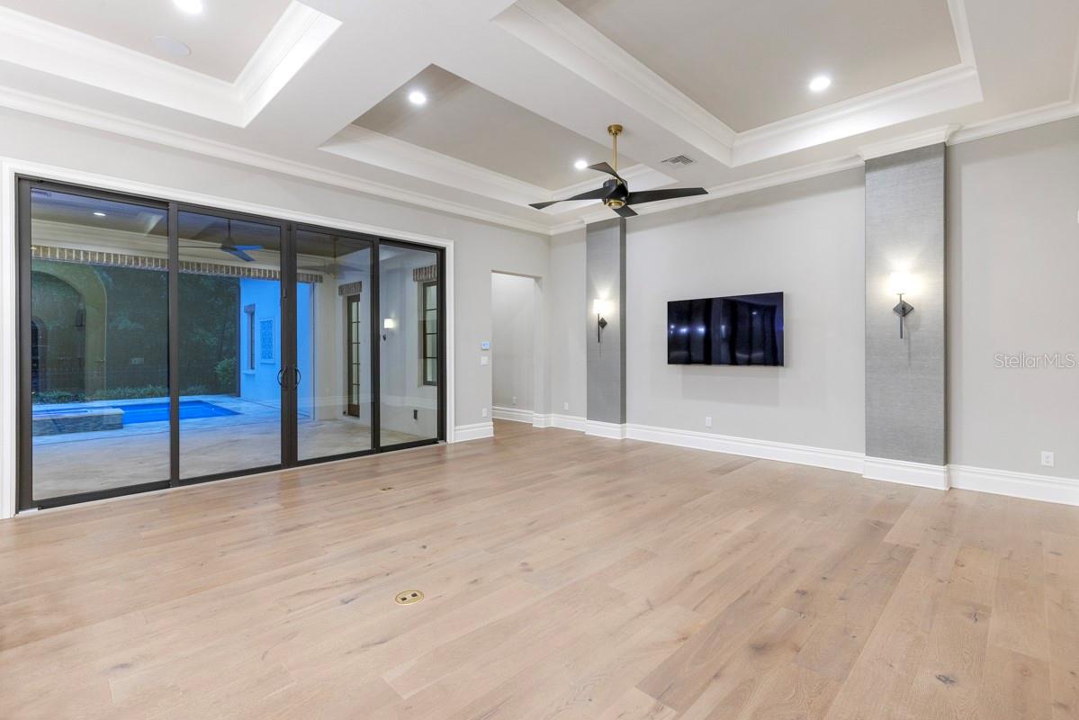 O6431116 Property Photo