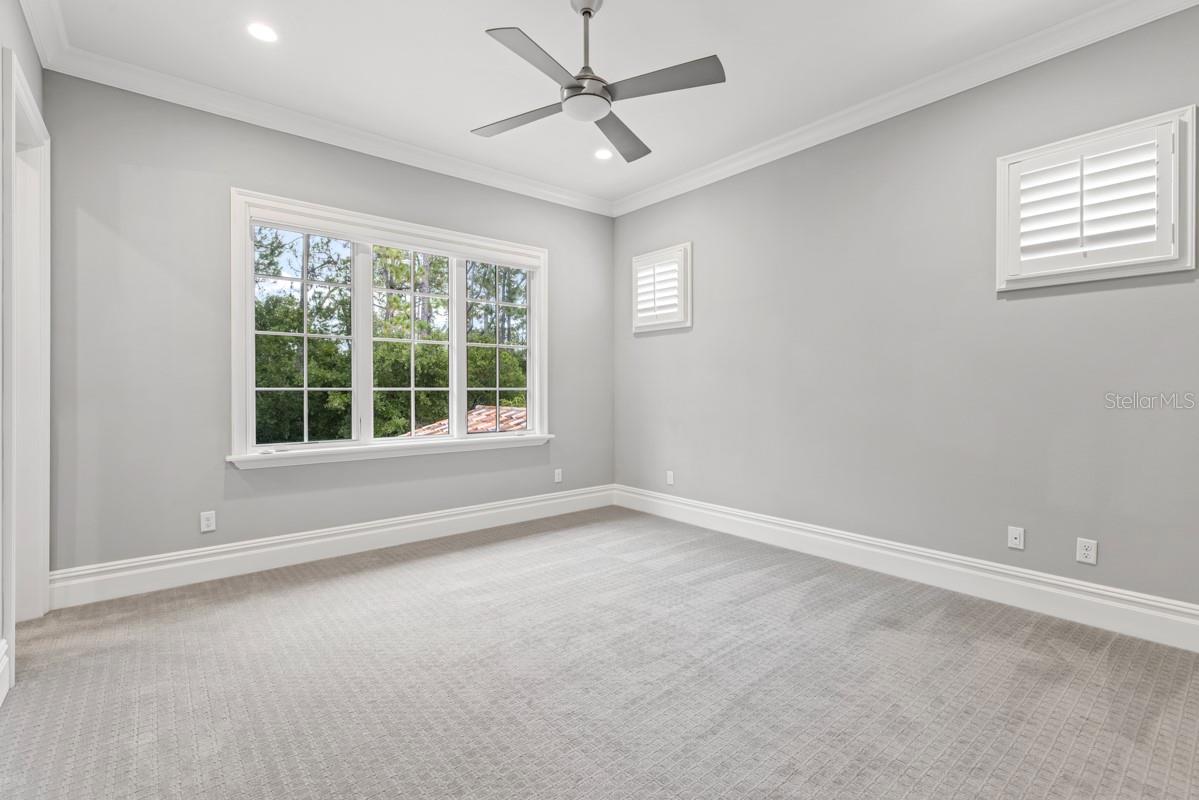 O6431116 Property Photo