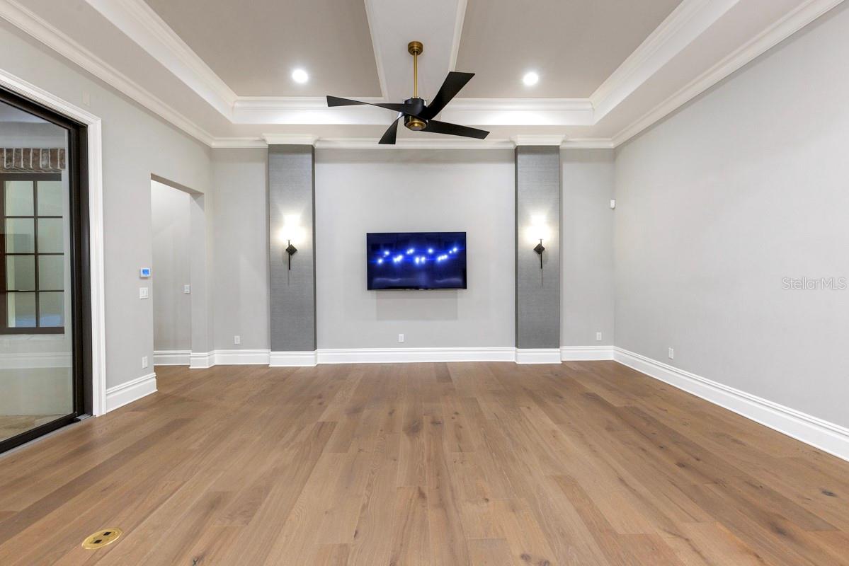 O6431116 Property Photo