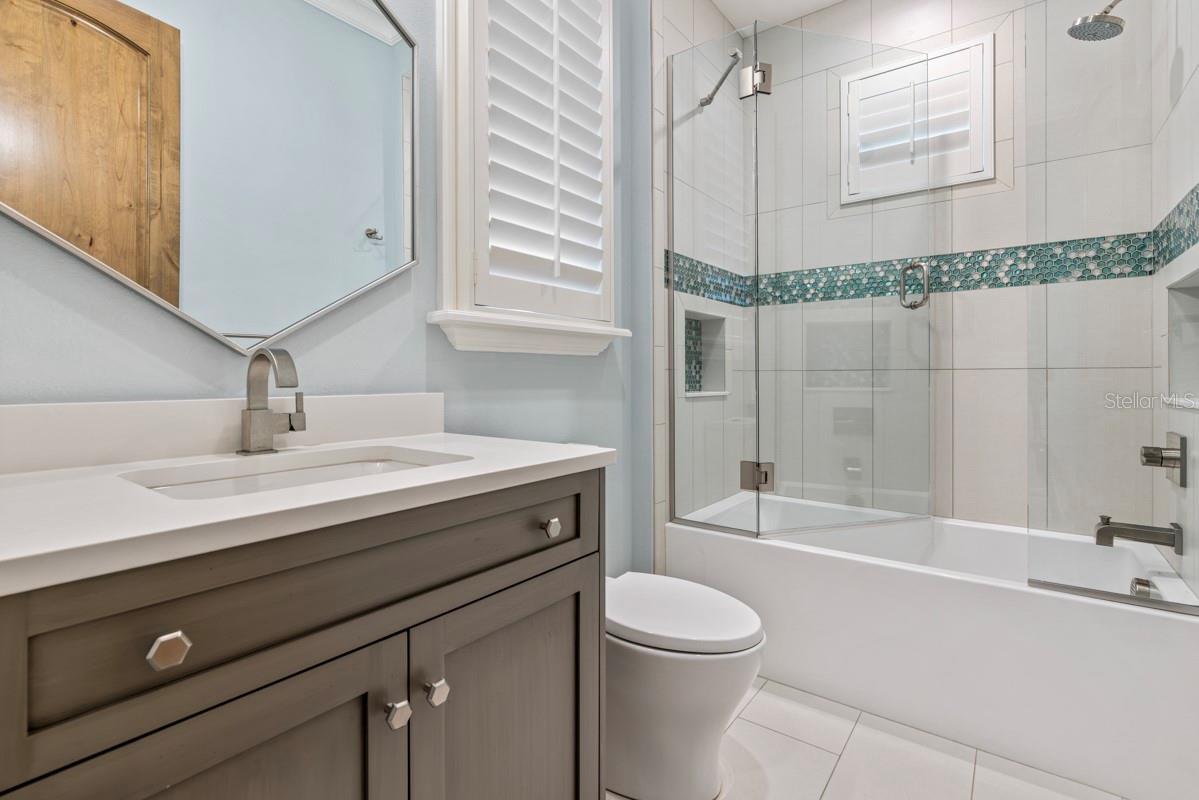 O6431116 Property Photo