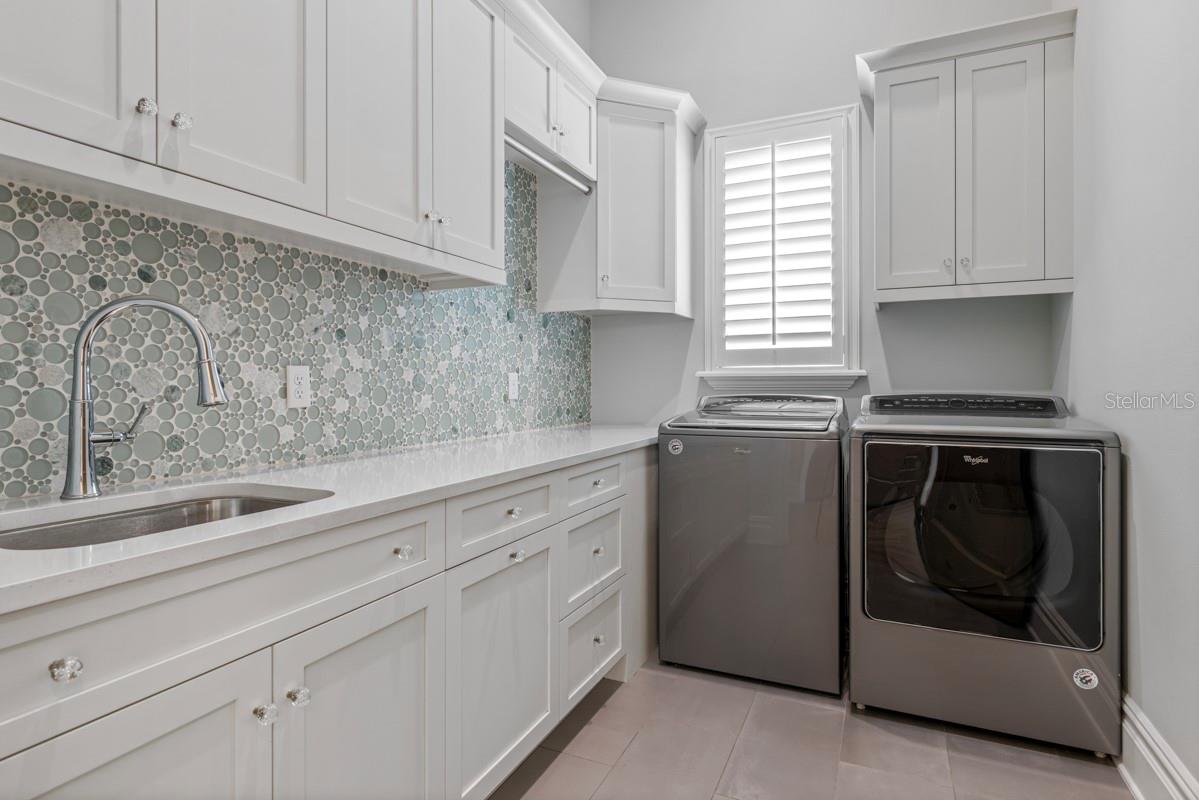 O6431116 Property Photo