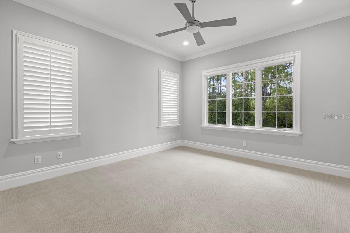 O6431116 Property Photo