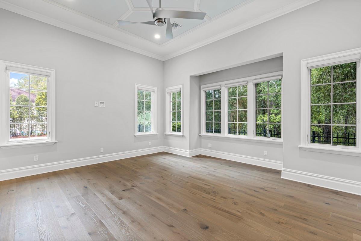 O6431116 Property Photo