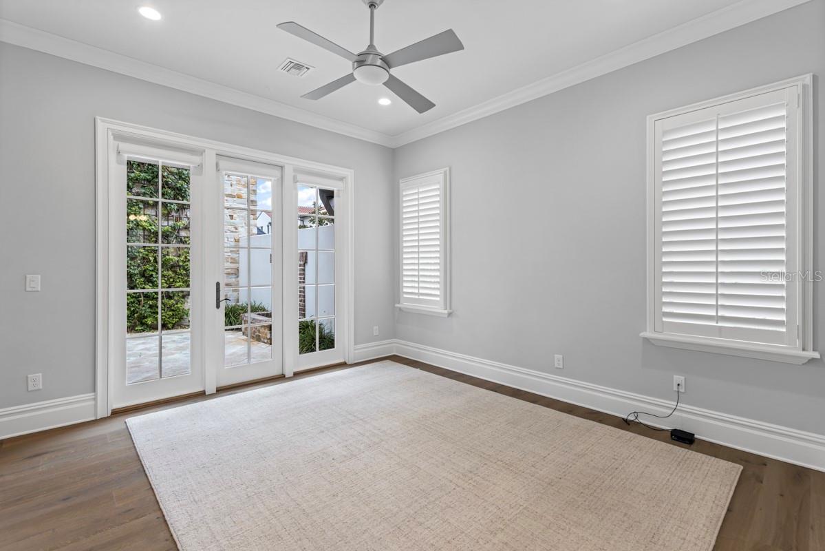 O6431116 Property Photo