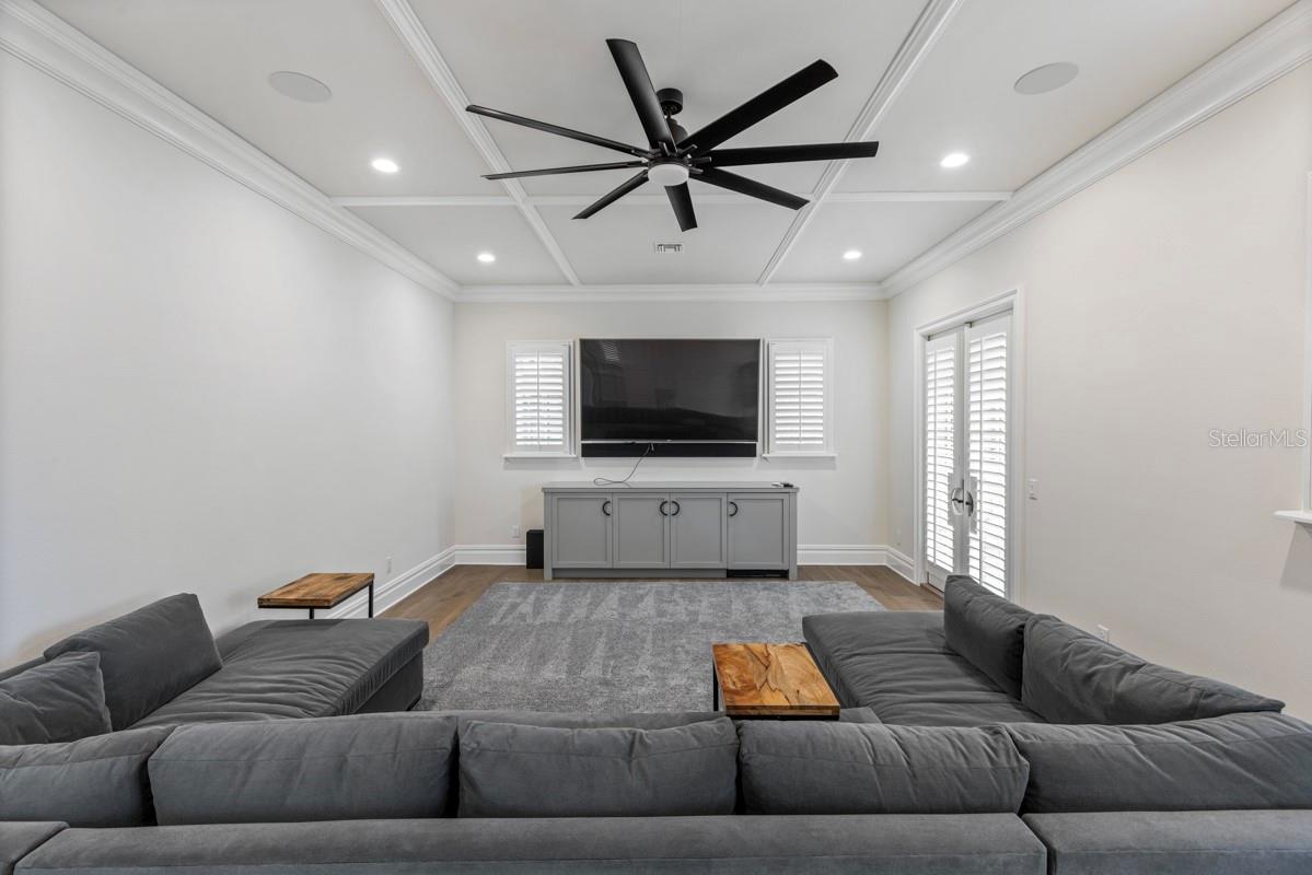 O6431116 Property Photo