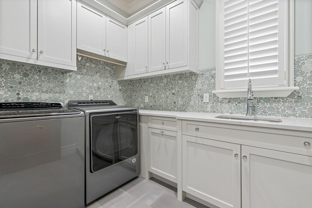 O6431116 Property Photo