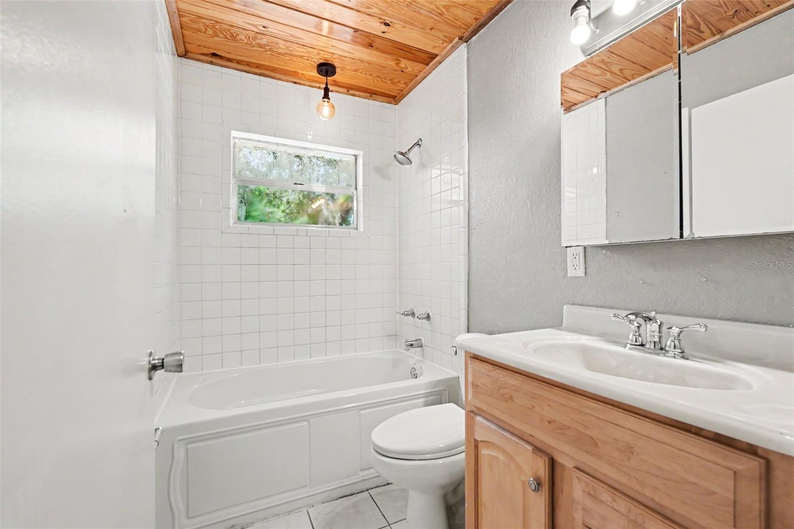 TB8536424 Property Photo