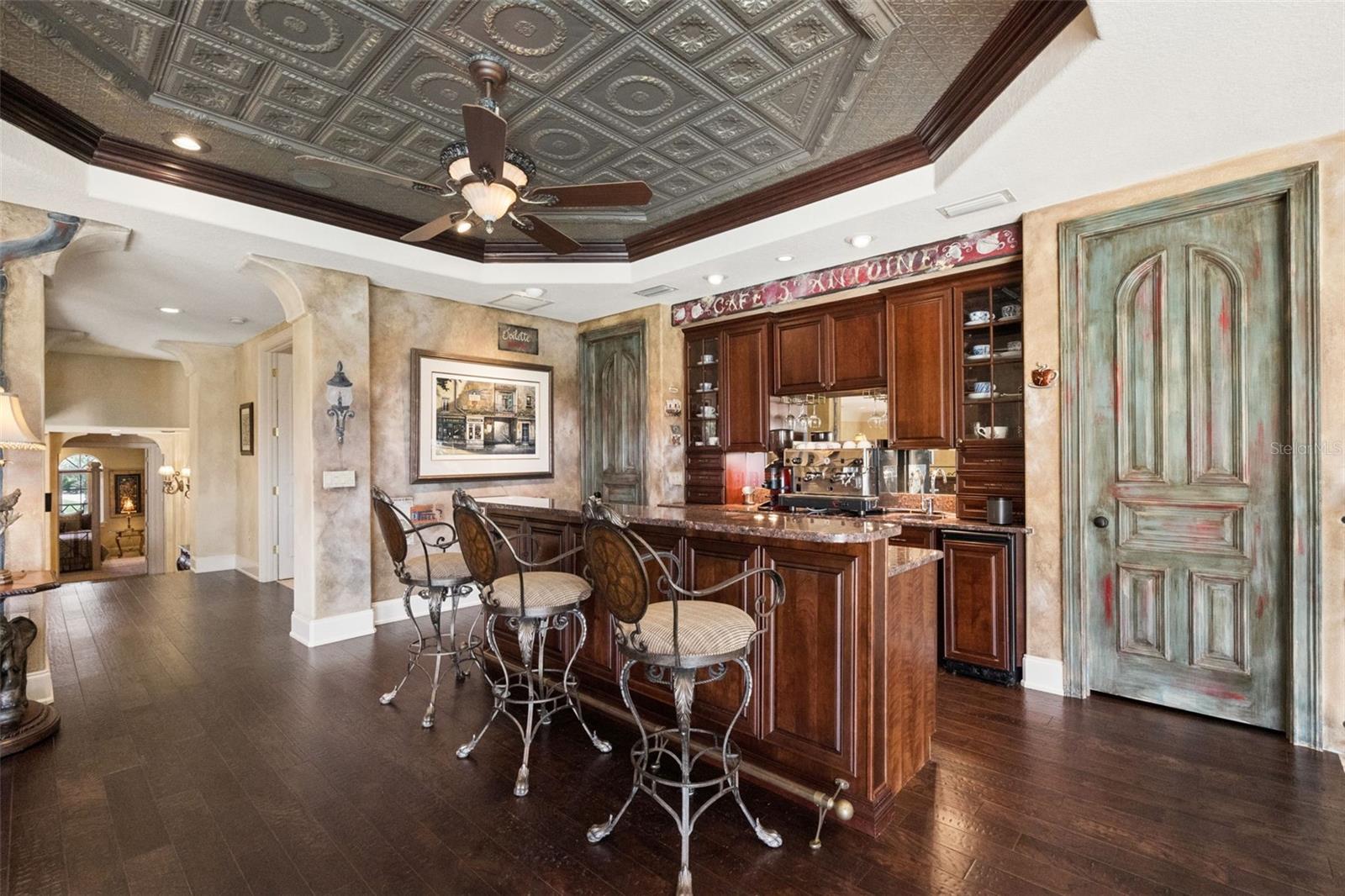 O6431426 Property Photo