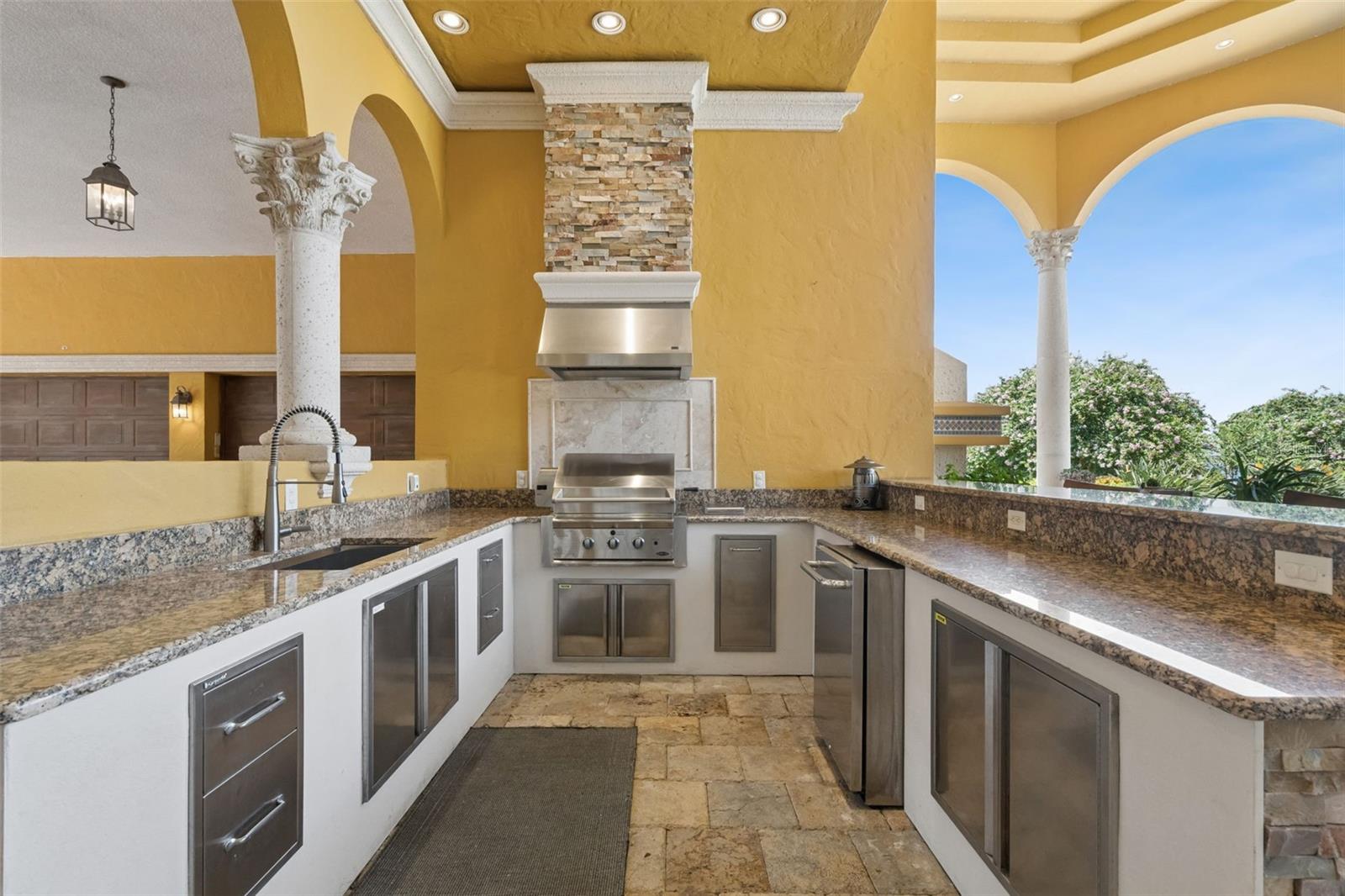O6431426 Property Photo