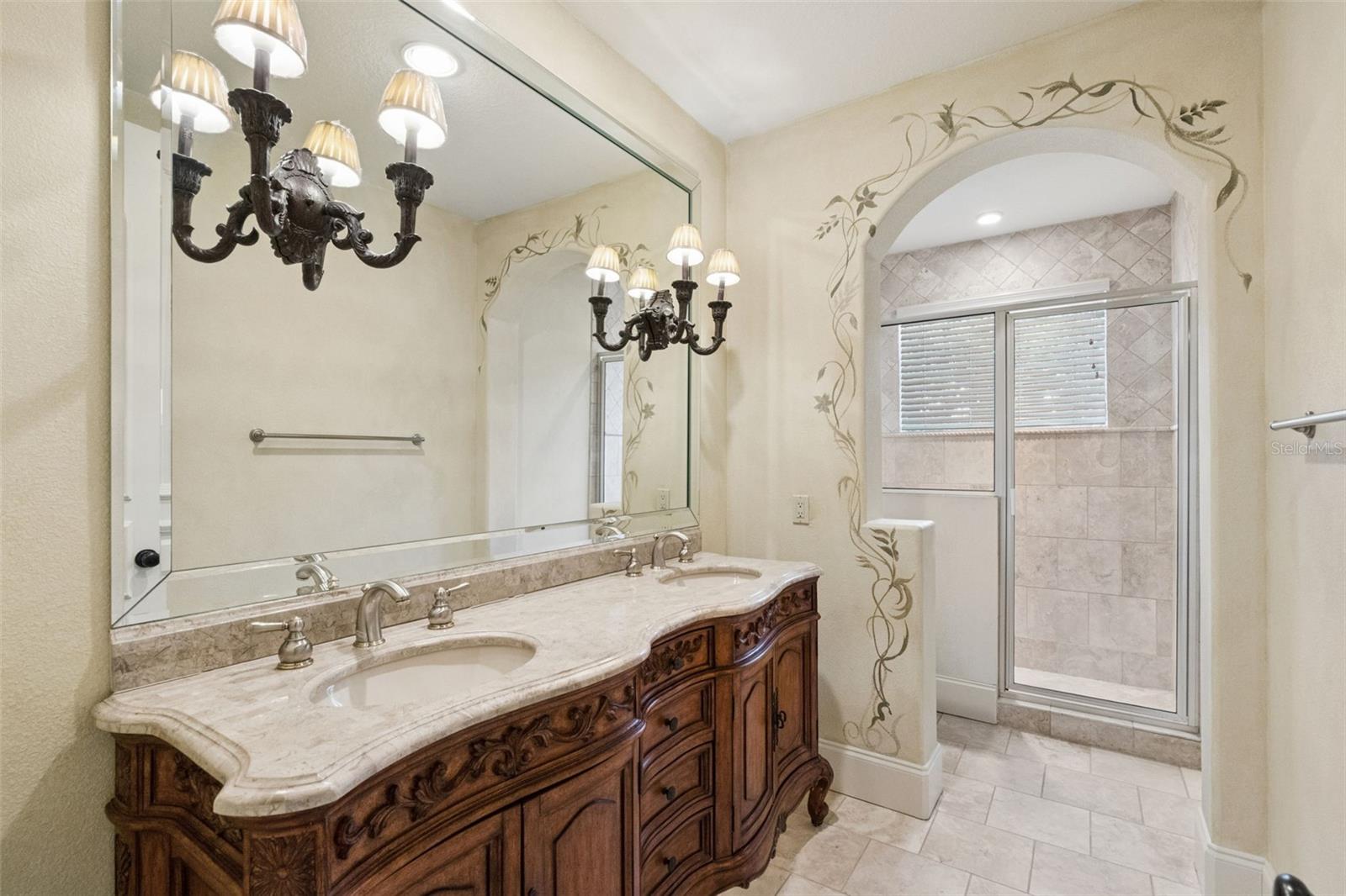 O6431426 Property Photo