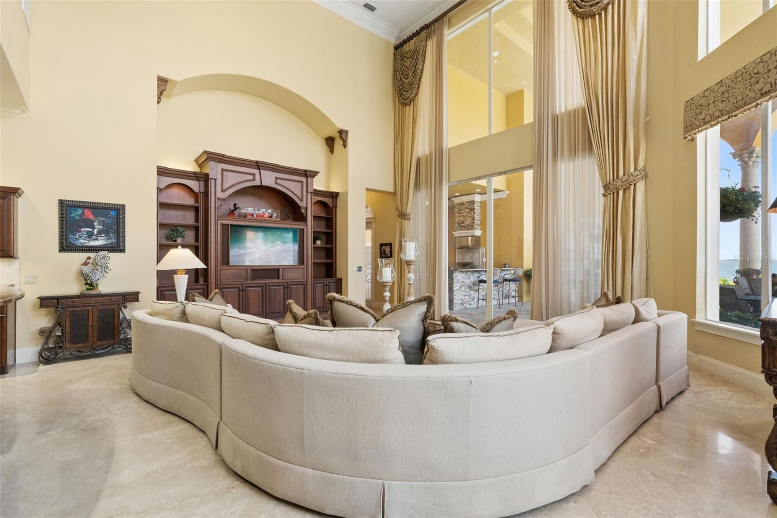 O6431426 Property Photo