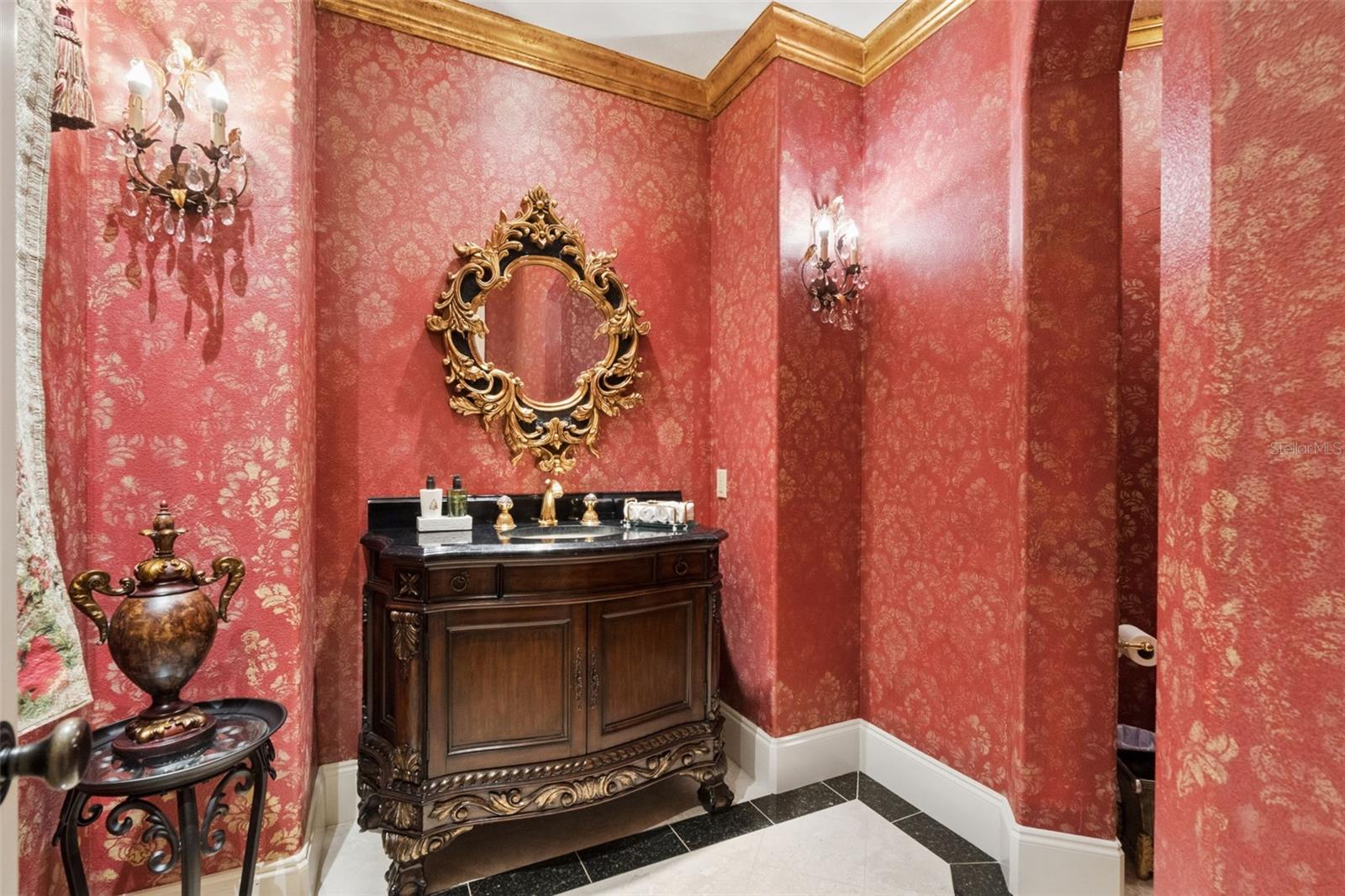 O6431426 Property Photo