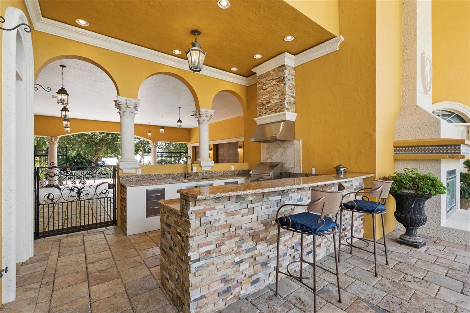 O6431426 Property Photo