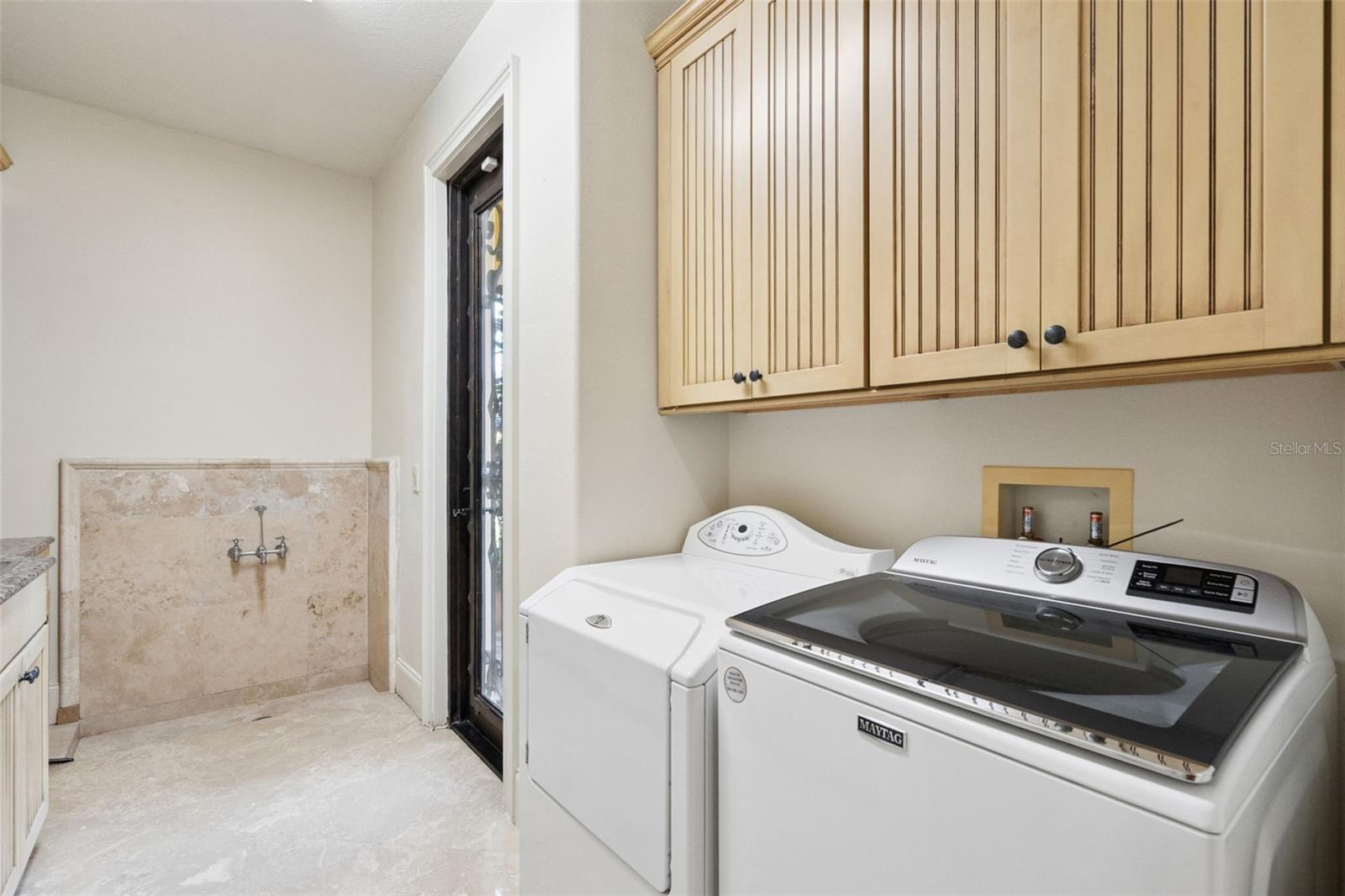O6431426 Property Photo