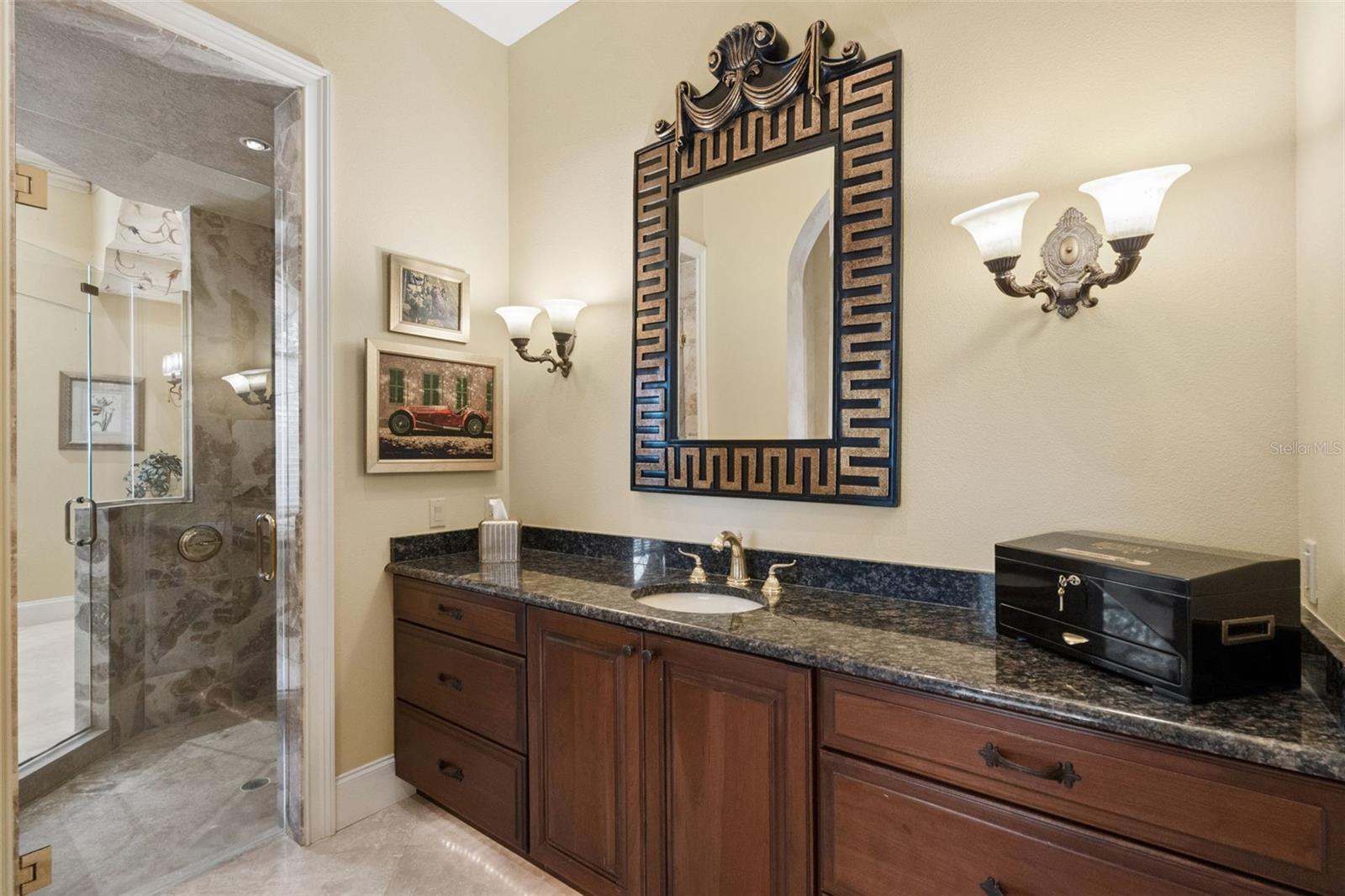 O6431426 Property Photo