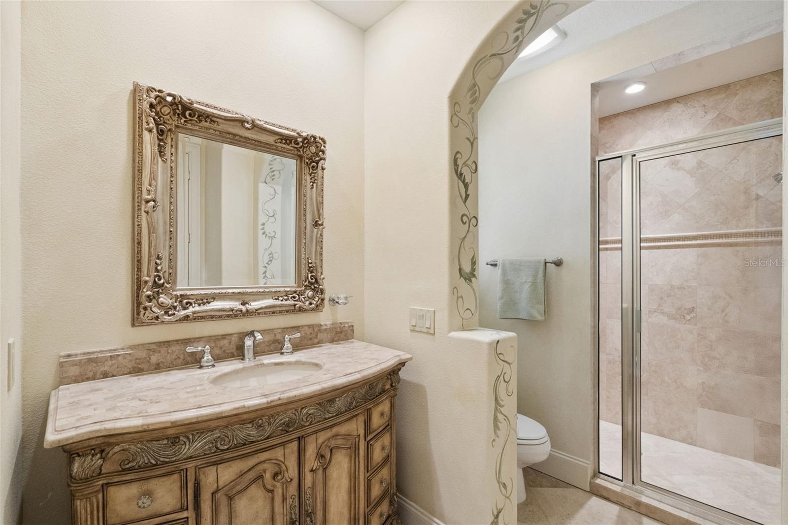 O6431426 Property Photo