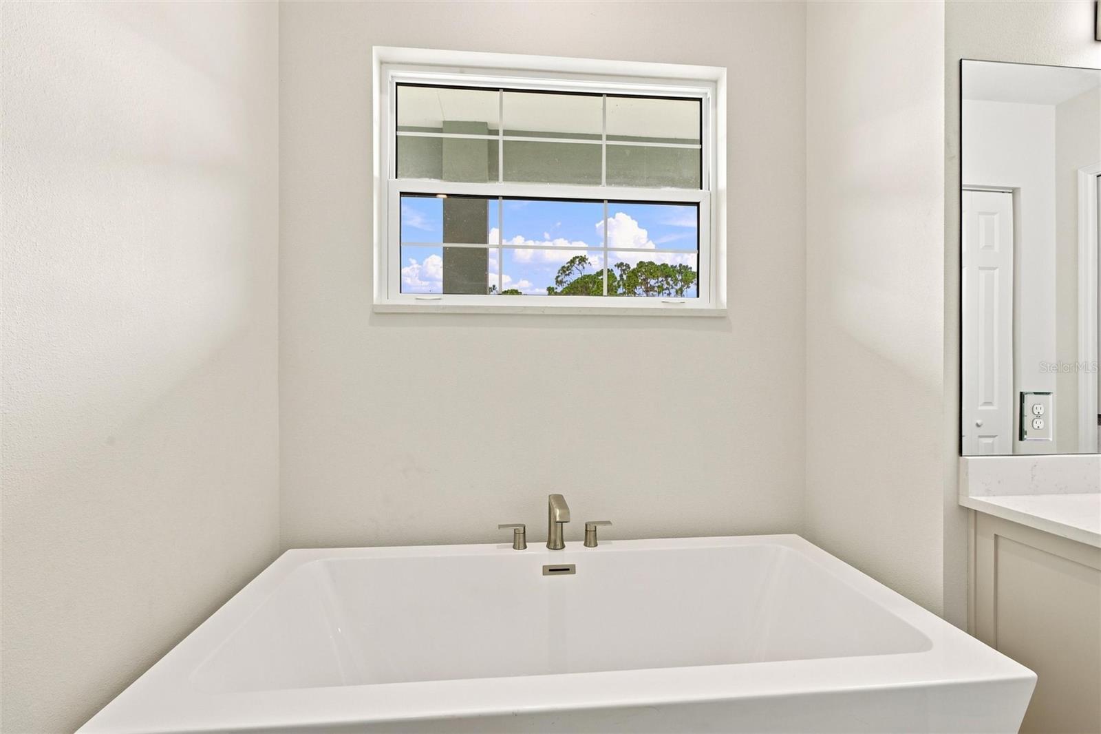 A4702274 Property Photo