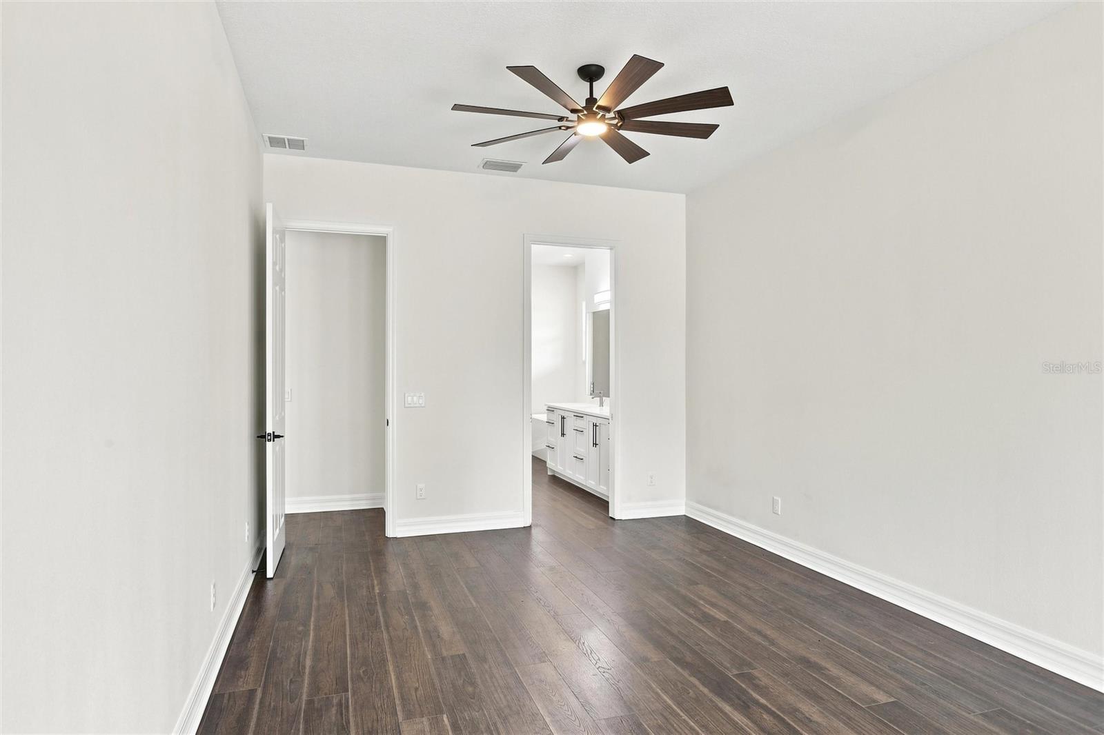 A4702274 Property Photo