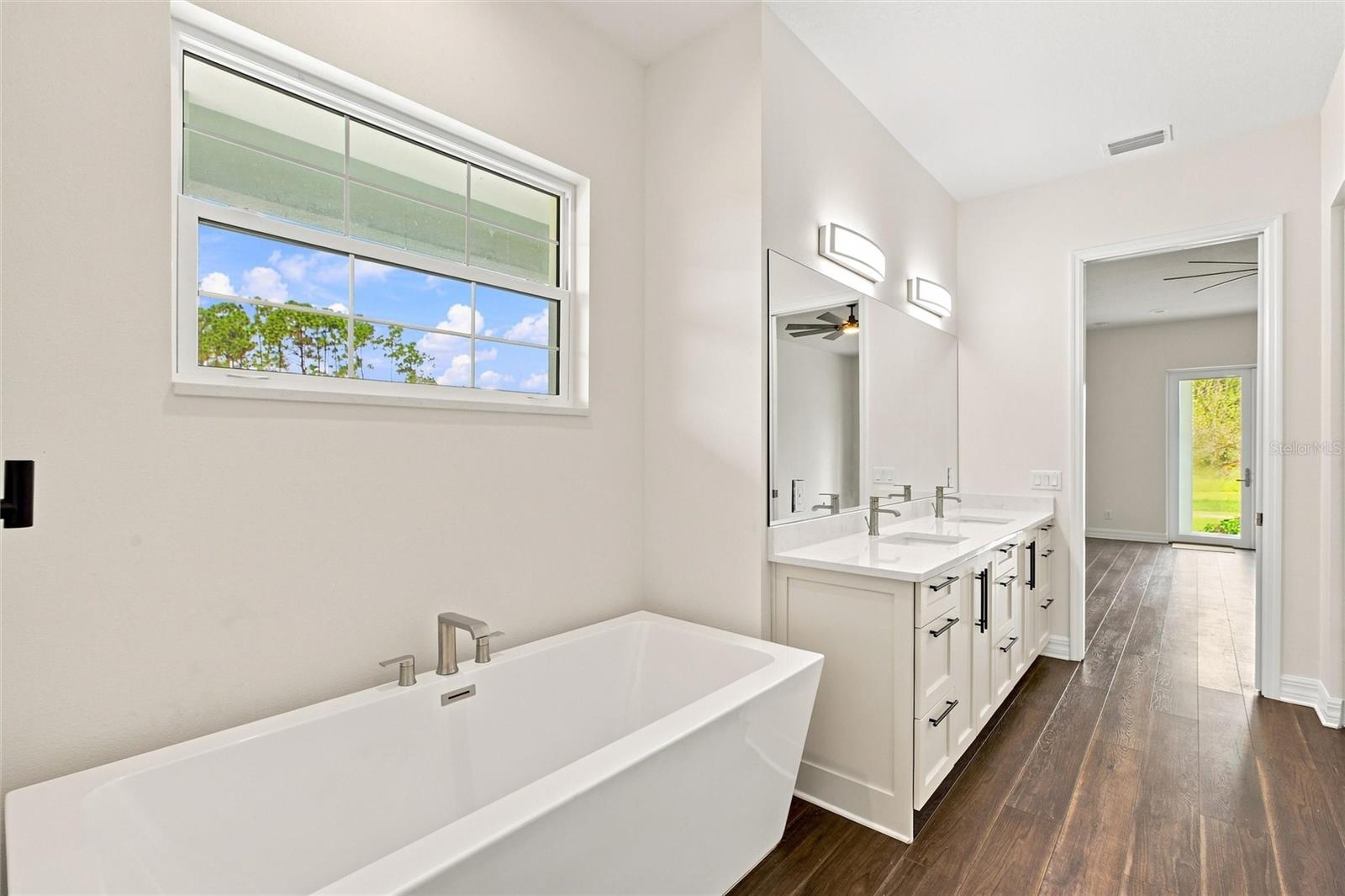 A4702274 Property Photo