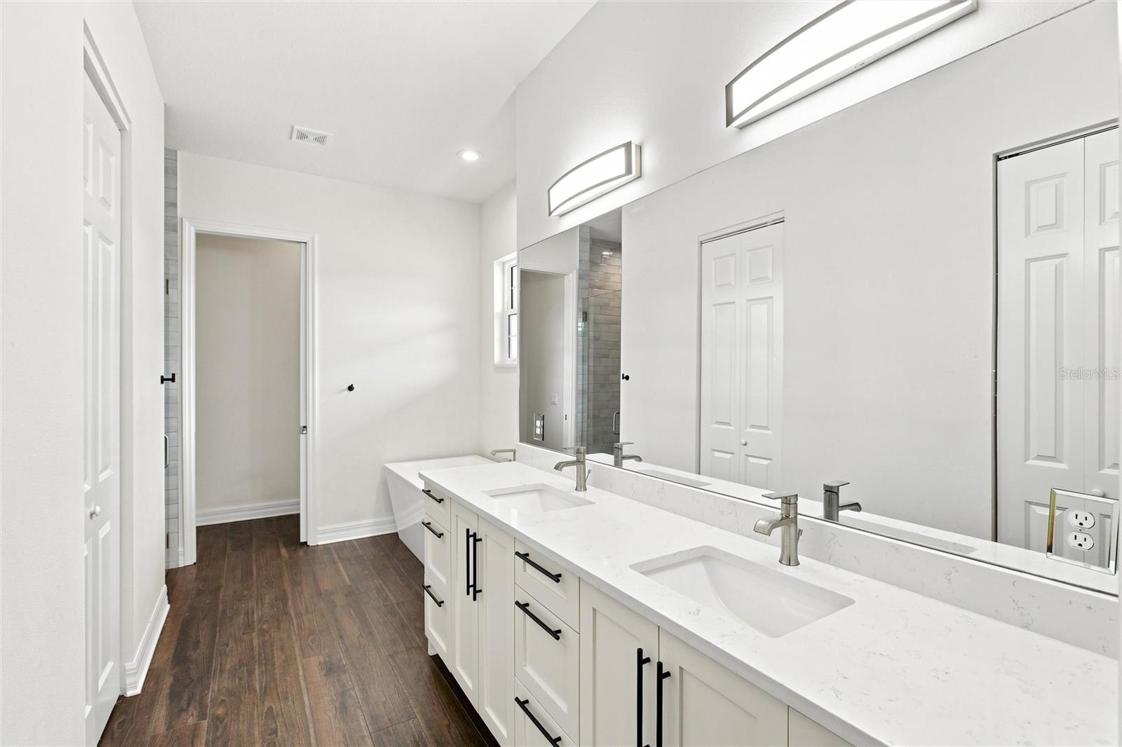 A4702274 Property Photo